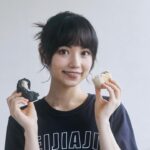 Joanne Missingham Instagram - 在比職業賽的時候，選手的用餐時間都很有限，只要是職業棋士大概都會獲得吃飯超迅速的能力😅 其實長年下來感覺也對胃造成了不少的負擔... 找到一個方便好吃又健康的食物也一直在我的願望清單內～ 因此這次很開心跟世界麵包冠軍-陳永信師傅所創辦的 @bozz_bread 合作推出了象徵黑白棋子的【棋飽包】 ⚫️⚪️ 在與師傅近半年的來回討論後，在食材上選用了天然無添加的麵粉外，也嘗試將多種穀物融入外皮，內餡則選擇有飽足感的巧克香蕉及香醇濃郁的乳酪製成共黑白兩款可以選擇～ 棋飽包還有很特別的一點是搭配了 bozz的獨家技術，讓麵包退冰即可食用亦不影響口感，兼具好吃營養的同時也做到忙碌的人最需要的方便快速，也是我們這次合作的很大的契機😊 除了職業棋士外，也推薦給平時忙碌沒有時間好好吃一頓飯的你❤️ 棋飽包傳送門： https://pse.is/4xuucm