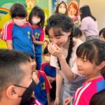 Joanne Missingham Instagram - 被小朋友環繞覺得很幸福的老師❤️