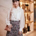 Joanne Missingham Instagram - 藉由這次的拍攝工作，終於有機會到ANAYI位於大阪全新裝潢的店舖-【essence of ANAYI 阪急梅田本店】參觀✨ 看到店舖的第一眼，腦中馬上浮現精緻、優雅的感覺，這也一直是ANAYI的服裝從設計到剪裁所帶給我的感受。   演員很重要的一件事情是要「演什麼像什麼」，生活中其實也是這樣，每個人也都兼顧著不同角色，對我來說，不同場合搭配合適的穿搭也更能幫助我在不同的身份之間做轉換～就像這四套Look一樣，看起來都是我衣櫃裡會出現的衣服，但展現的卻是不同面向的我😆   如果有到日本大阪的話，推薦可以親自到門市逛逛，體驗ANAYI的精緻氛圍，不論是典雅正式還是清新休閒，相信在這裡都可以找到你想要的款式❤️ @anayi_official