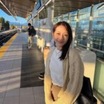 Joanne Yang Instagram - 最近的我，很常享受當下， 有些時候相機不一定拍得起來那個美好， 所以我反而放下手機和相機， 很投入其中，享受當下的氛圍～ 像前兩天，有朋友遠道而來， 我就很認真的陪伴和相處， 那樣真切和自在的感覺，我很喜歡～ 也覺得很珍貴！ #和家人朋友的相聚 #沈浸其中 #感受彼此 2023.11.28-29