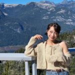 Joanne Yang Instagram - 太喜歡這樣的天氣和視野🩵💛 #心曠神怡 #看不膩 Sea to Sky Gondola