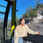 Joanne Yang Instagram - 太喜歡這樣的天氣和視野🩵💛 #心曠神怡 #看不膩 Sea to Sky Gondola