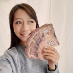 Joanne Yang Instagram - 自己買票成為《BIG》小富翁🩵 上次去千繪的包場看完《BIG》之後， 覺得太喜歡！！ 好想分享給我身邊的朋友們～ 於是去買了好多預售票！ 這個週末11/17-11/19有88家戲院 可以搶先看《BIG》口碑場放映囉！ 12/1正式上映～～ 更多《BIG》的資訊請洽 @big816movie P.s看電影前記得要上廁所， 也請記得攜帶衛生紙或毛巾入場喔！ #BIG #我最強 #我會用力活著