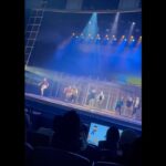 Joanne Yang Instagram - 「就算有百分之百的熱血和準備， 也不知道能有百分之幾的機會會被看見～」 《海角七號·造夢者》 我的天啊，真的太棒了❤️‍🔥 這部音樂劇， 演的是當時我們拍攝海角七號時， 幕前幕後所發生的事情～ 每個演員和角色都有幾分相似， 讓我陷入滿滿回憶， 甚至讓我覺得， 我又回到當時那個時空和場景～ 所有的事情歷歷在目！ 雖然當時的我 只是個搞不清楚狀況的小屁孩， 有聽說資金不足的問題， 但完全無法理解和體會魏導的壓力！ 我還記得， 當導演一臉鬱悶地 吃著每天都連戲的便當時， 我還跟他說 「要吃慢一點啦， 吃飯就要開開心心的吃！」 （只懂吃的小孩😅） 長大才能明白， 魏導拍攝海角七號有多麼不容易， 而最後海角七號能順利殺青、上映、 甚至變成全台灣票房最高的國片， 一切又有多麼珍貴！ 很榮幸我也是海角七號這一場夢裡的一員， 真的是太驕傲、太重要的回憶了！ 敬當時的每一個工作夥伴、 每一個老朋友們、 支持海角七號的粉絲們！ 那一份感動在心裡很澎湃！ 如果你曾經也愛《海角七號》 請一定不要錯過 《海角七號·造夢者》！ 謝謝 @sha_ariel 宇童的邀請 謝謝 @allupeople 全民大劇團 #海角七號 #海角七號造夢者 #滿滿感動 #快去看吧