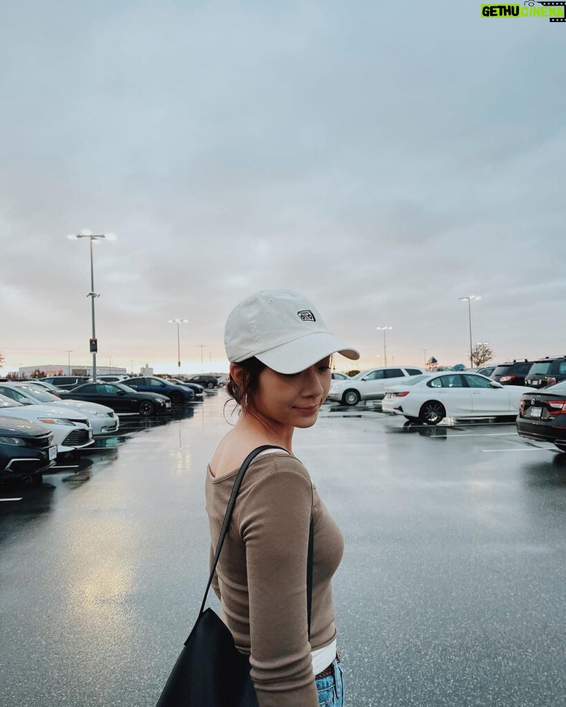 Joanne Yang Instagram - 所有的改變， 都是從自己有意識到這件事情， 才會慢慢開始的～☺️ #下雨天也要正能量🫶🏼 #週末愉快