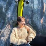 Joanne Yang Instagram - 太喜歡這樣的天氣和視野🩵💛 #心曠神怡 #看不膩 Sea to Sky Gondola