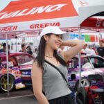 Joanne Yang Instagram - 臺灣第一次舉辦世界飄移錦標賽 D1 GRAND PRIX 一定要來朝聖的吧～ 各國厲害的車手們齊聚一堂 看著他們飄移真是太熱血又精彩！ 我都想下去比賽了🤪🤪🤪 （威～～～ みんな　かっこいい😎 いつか私も参戦するかもしれません😚😚 #D1GP #TAIWAN #世界飄移錦標賽 #大鵬灣 #蕎的飄移模式 #安乙蕎的參觀模式 大鵬灣國際賽車場