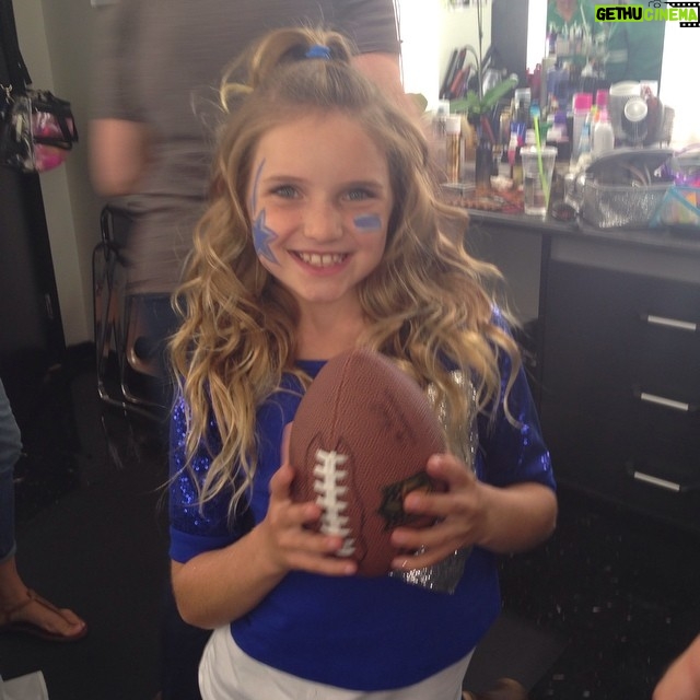 Joelle Better Instagram - my first episode on bella and the bulldogs on Nickelodeon! having so much fun playing young Bella!!! #bellaandthebulldogs #youngbella #nickelodeon #brecbassinger