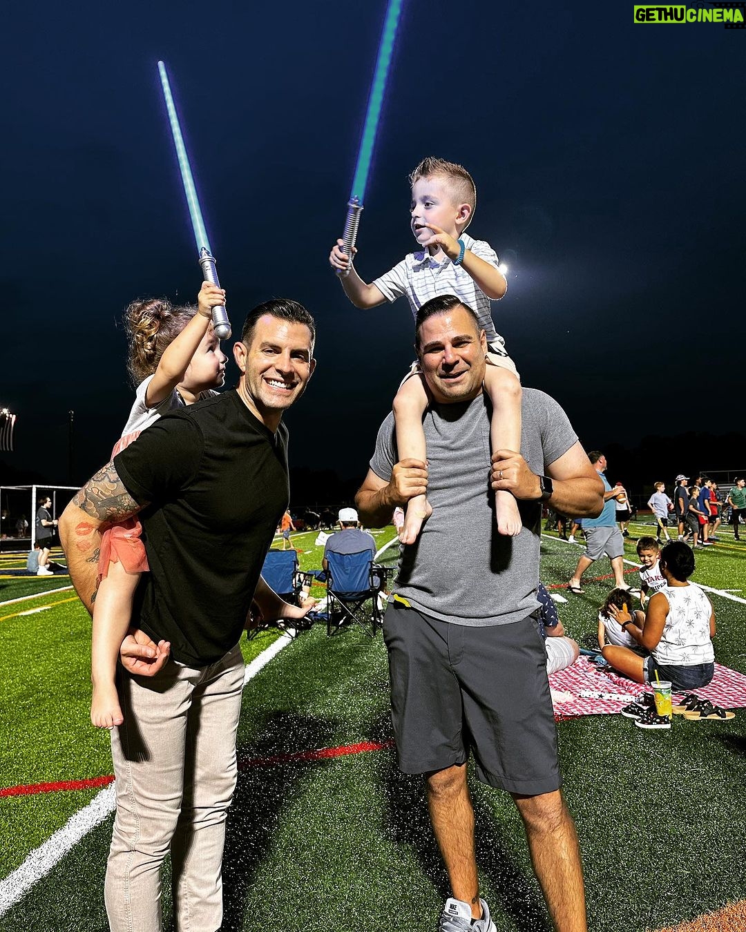 John Colaneri Instagram - Fireworks 💥 with friends! #girldad #dadlife @uncle1089