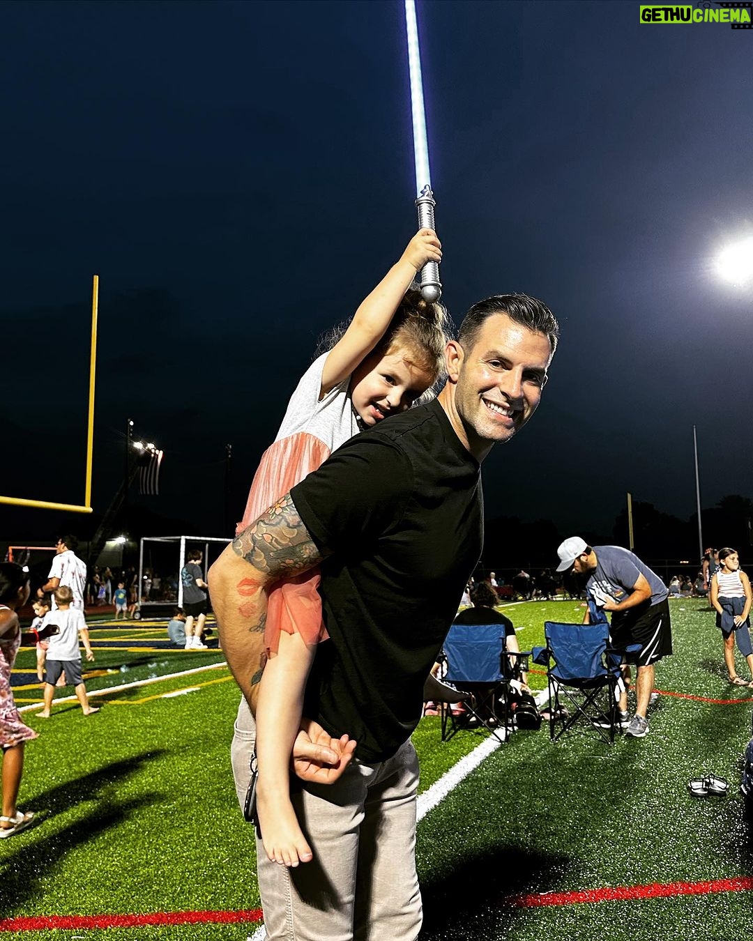 John Colaneri Instagram - Fireworks 💥 with friends! #girldad #dadlife @uncle1089