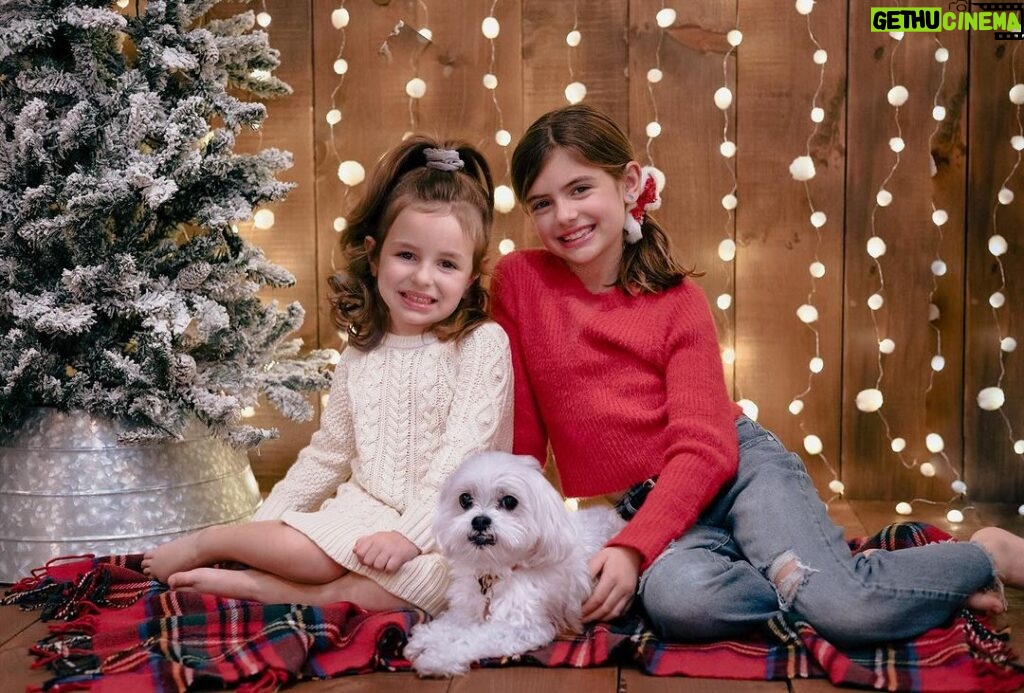 John Colaneri Instagram - #merrychristmas2023 from the Colaneri’s 🎄🎄🎄 Photo by @lilysheaphotos