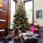 John Dolmayan Instagram - Merry Christmas 🎄 Love Emma, Maya, Liam 👧👧🧒 Charlie, Lola and Lily 🐶🐶🐶