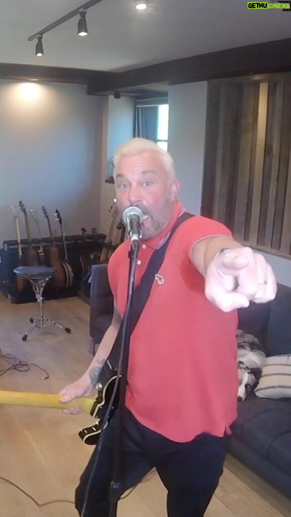 John Feldmann Instagram - Another @goldfingermusic quarantine video! This is my favorite song to play off the latest album The Knife! Thank you all for enjoying! Love you @mikeherreratd @moonvaljeanhere @nickgross @charliepaulson @reedaretheunion thank you for being my brothers. I’ve never met @kyesmith_ but you killed it on drums! As always mix by @jgrabesmixes video by @davidlackeymedia918