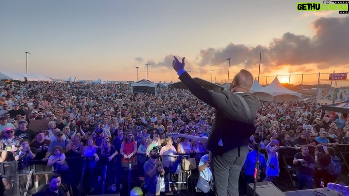John Feldmann Instagram - Thank all you 5000 Long Islanders for ROCKING tonight! That was SO FUN!! @goldfingermusic Patchogue Long Island