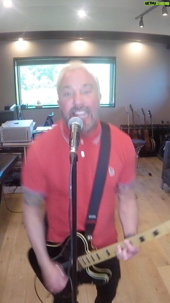 John Feldmann Instagram - Happy Sunday! Here’s another @goldfingermusic quarantine video… So grateful for my crew @charliepaulson @mikeherreratd @moonvaljeanhere @nickgross and @mattappleton from @reelbigfish @billykottage too for playing in the video! Hope you all enjoy! Thank you @natealbert for writing this with me... thank you @jgrabesmixes for mixing! @davidlackeymedia918 edited!