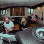 John Feldmann Instagram - JAM FAM 🤘🔥🎸🎤 I’ve had the BEST time with these 2 incredibly talented and awesome humans!! Can’t wait for you to hear what we’ve been cooking up! ☕️ love you @modsun @avrillavigne Calabasas, California