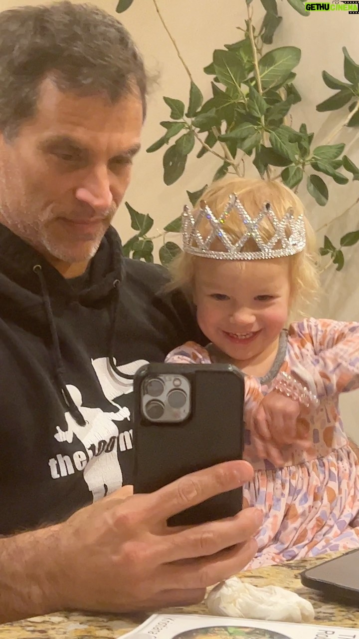 Johnathon Schaech Instagram - I wanted to make y’all smile #daddyslittlegirl #dadgirl #princess #nothingbeatsasmile #smileitsfreetherapy