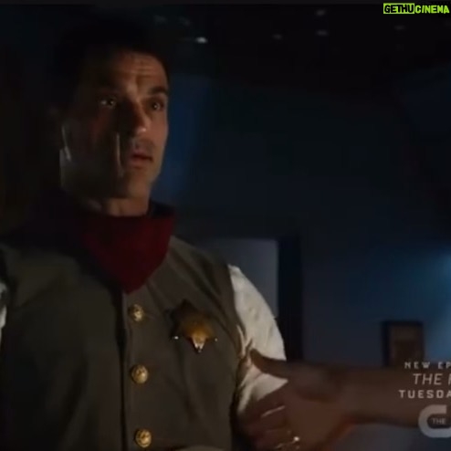 Johnathon Schaech Instagram - Howdy! #arrowverse #arrow #theflash #batman #dccomics #dc #greenarrow #legendsoftomorrow #cw #grantgustin #flash #saralance #dcuniverse #superman #dctv #caitylotz #batwoman #thecw #cwtheflash #theflashseason #crisisoninfiniteearths #cwarrow Missing my DC Universe!