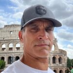 Johnathon Schaech Instagram - Match my dollar a day! It’s 2023 and we haven’t figured out how to stop hunger. Come on! Match my dollar a day donation here @heiferinternational