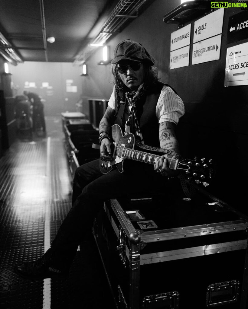 Johnny Depp Instagram - Backstage at @olympiahall before the last show. Fearless yet human, just like Sauvage. Photo: @gregwilliamsphotography • #DiorBeauty #DiorParfums #DiorSauvage