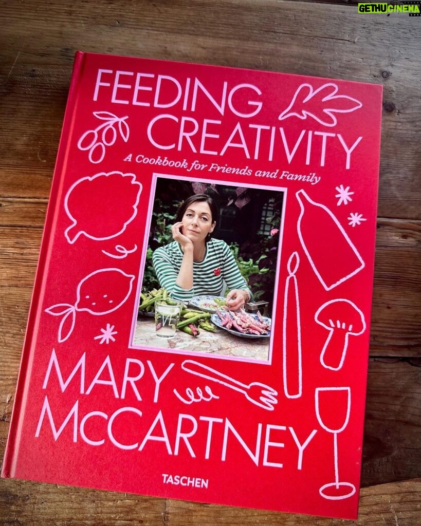 Johnny Marr Instagram - Loving the new cookbook from @marymccartney. It’s really nice to be in it with Chrissie and in the company of so many fabulous people. #feedingcreativity @thepretendershq