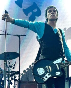 Johnny Marr Instagram - Love and thanks to everyone who’s come out to see us on this tour. It’s been great to play for you. See you soon. JX pic @retrospeccy