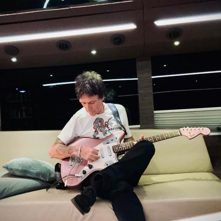 Johnny Marr Instagram - Bussin’ (which for any of you tragic types out there was the original title of The Jean Genie but never mind. Trendy sadness an all that) Pic Alvin. #fenderguitars #fenderjaguar #maharishi