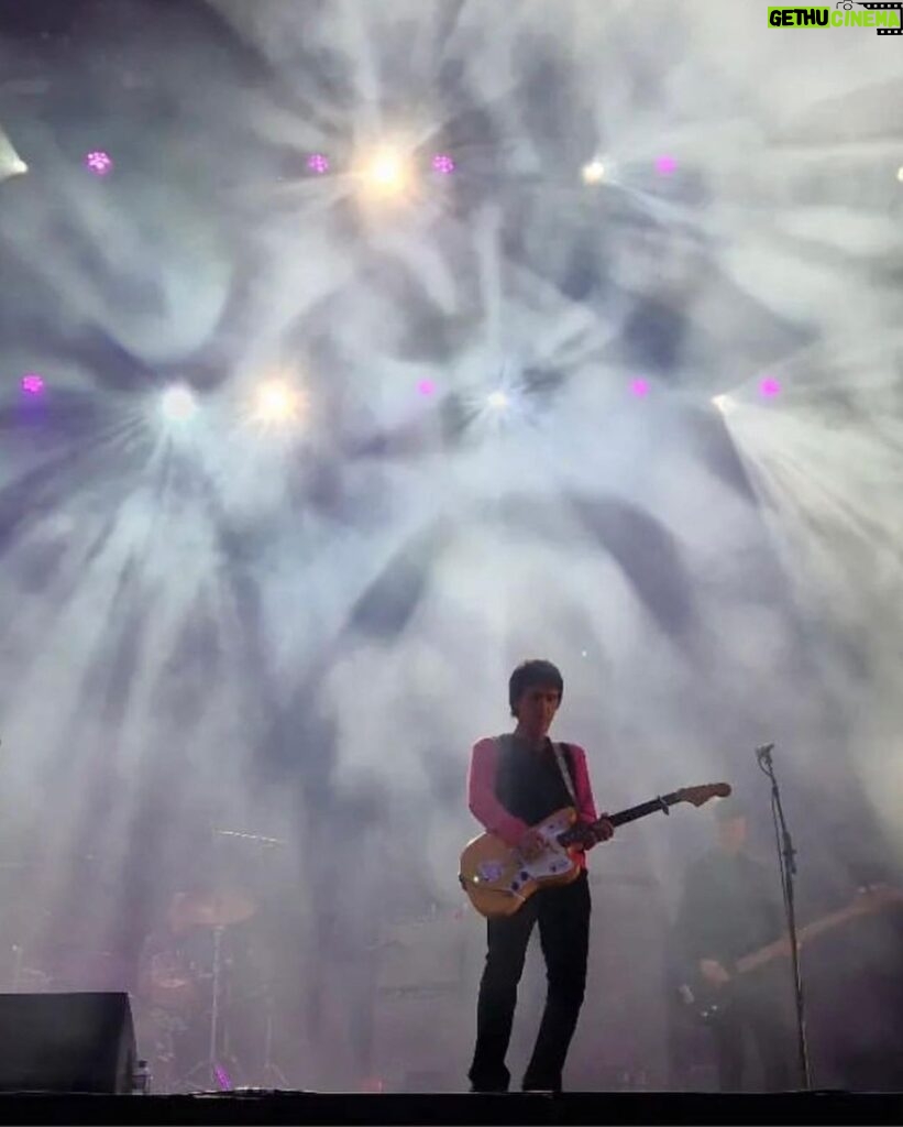 Johnny Marr Instagram - Fabness at @hardwickfestival with @thecribs @themightyi. Cheers. Pics @talktonight27