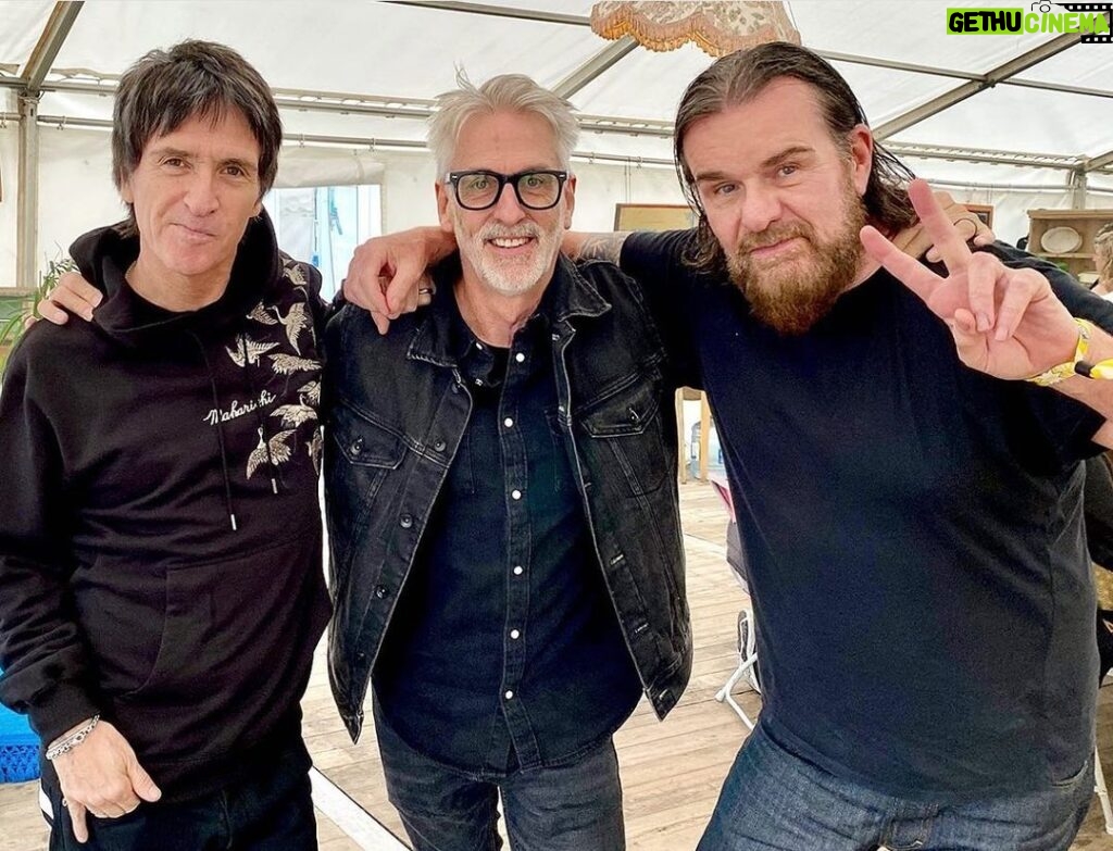 Johnny Marr Instagram - A nice moment with @billyduffyofficial and Howard Bates at @beautifuldaysfestival. Howard was the bass player of Wythenshawe band Slaughter & The Dogs which was the first gig I ever saw aged 12. Thanks again to Billy for playing with us a couple of nights on this tour. Good times.