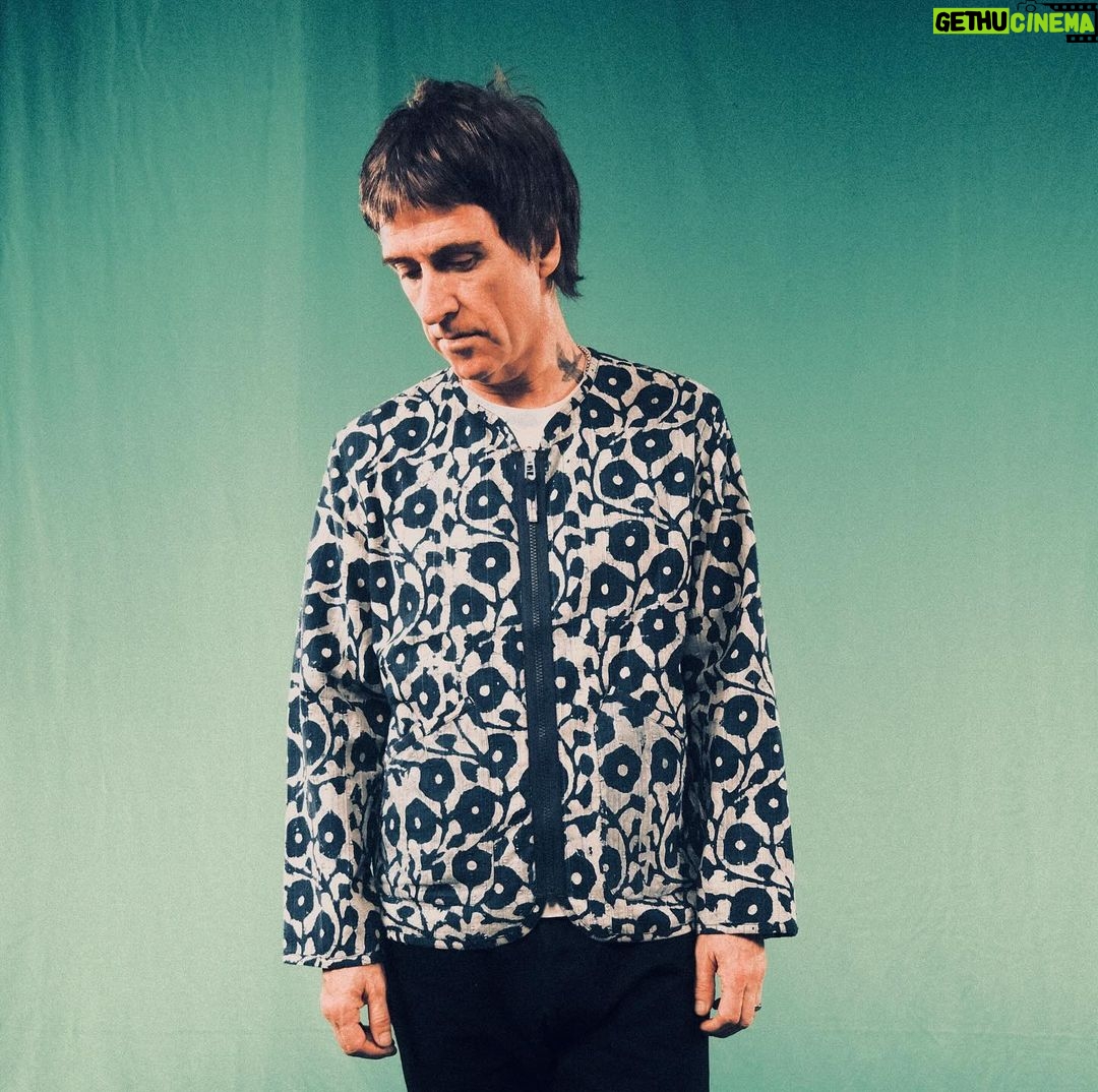 Johnny Marr Instagram - Somewhere video shoot pic @nialllea @universal_works