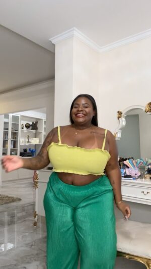 Jojo Todynho Instagram - Esse reverso gente pelo amor, ensaie e cheguei a conclusão que sirvo mesmo é pra trabalhar, esse negócio de dancinha não é pra mim.😂🫣