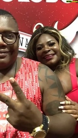 Jojo Todynho Instagram - Tive o prazer de estar com você e regravar sua música, você marcou minha infância com suas canções, homenagear você em vida e lembrar do meu paizinho que era muito seu fã🥹 Descanse em paz @mcmarcinho eterno príncipe do funk. 💔😭