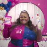 Jojo Todynho Instagram - Sabe que a Jojo aqui só deixa dica bapho, né? Então pega mais essa: Tá rolando a Promoção Juntas Elas Causam em Dobro de @vejalimpeza e @vanish_brasil São 10 mil reais por dia e 1 milhão no sorteio final, dá pra acreditar?🤩 É fácil, fácil. Você compra R$20 reais em produtos Veja ou Vanish, manda uma foto da nota fiscal pelo WhatsApp ou site, segue o passo a passo, recebe na hora seu número da sorte e já está concorrendo. Tudo rapidinho! Você vai ostentar e causar que nem euzinha, meu bem! Leia o regulamento da campanha em https://www.promojuntascausam.com.br #publi