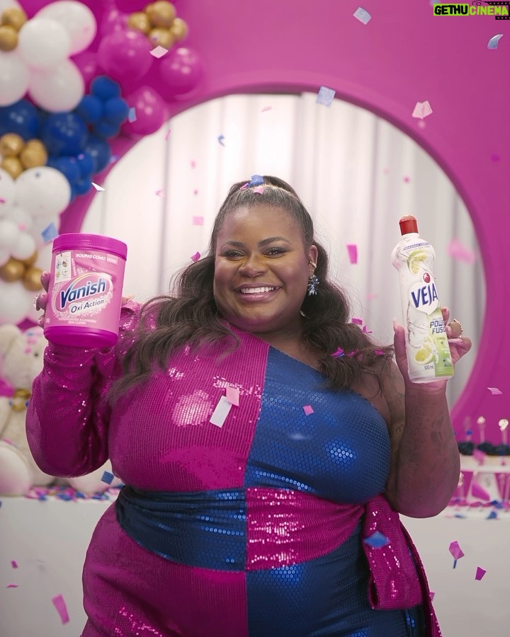Jojo Todynho Instagram - Sabe que a Jojo aqui só deixa dica bapho, né? Então pega mais essa: Tá rolando a Promoção Juntas Elas Causam em Dobro de @vejalimpeza e @vanish_brasil São 10 mil reais por dia e 1 milhão no sorteio final, dá pra acreditar?🤩 É fácil, fácil. Você compra R$20 reais em produtos Veja ou Vanish, manda uma foto da nota fiscal pelo WhatsApp ou site, segue o passo a passo, recebe na hora seu número da sorte e já está concorrendo. Tudo rapidinho! Você vai ostentar e causar que nem euzinha, meu bem! Leia o regulamento da campanha em https://www.promojuntascausam.com.br #publi