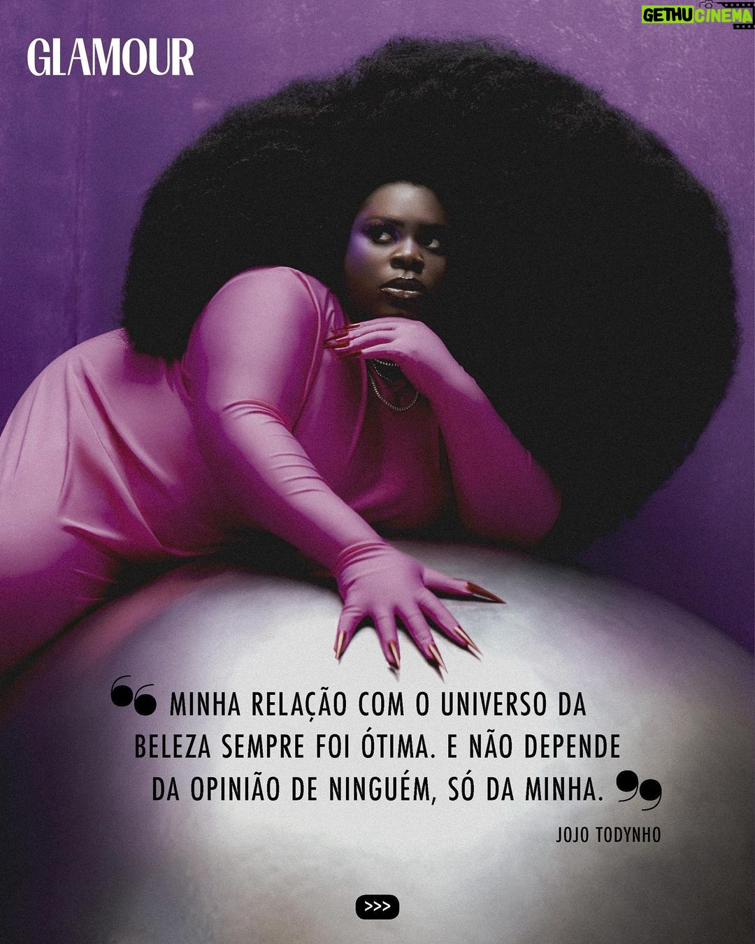 Jojo Todynho Instagram - A relação de @jojotodynho com beleza foi além: a cantora, apresentadora, graduanda e influenciadora digital encontrou tempo e disposição para empreender e acaba de lançar uma marca de cosméticos capilares, a "Grande Gostosa". Por enquanto, o foco do rótulo está em cabelo, mas a ideia é expandir. "Sou muito empenhada em cuidar de mim", introduz em entrevista à Glamour sobre sua relação com o universo de beauté. Autocuidado, aliás, é outra coisa que tem ganhado mais espaço na rotina da carioca, que vem compartilhando os próprios treinos na academia e o processo de reeducação alimentar. "Quero mostrar que saúde é prioridade em relação à estética", diz. No nosso site, você lê a entrevista completa do papo sobre beleza, bem-estar e empreendedorismo com Jojo. Link na nossa bio. 💄