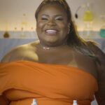 Jojo Todynho Instagram - A rainha dos perfumes tá on! 👑Essa semana trazendo mais fofocas de #TodasAsFlores! Sentiram o cheiro de babado no ar? 👀 O que estão achando dos novos capítulos desse novelão do @globoplay ? #publi