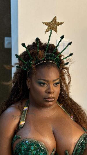 Jojo Todynho Instagram - Se a polpa é desse jeito, imagine a castanha. 🤍💚✨ @mocidadeoficial