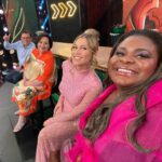 Jojo Todynho Instagram - Uma selfie de intervalo! 😍 Ao vivo no #Domingão! @jojotodynho @liviaandradereal @dealucia66 @tinomarcos Estúdios Globo