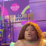 Jojo Todynho Instagram - A mamãe ta chique viu!!!! Euzinha, vou apresentar o Clube Seda Boom 72h! Um reality de @sedaoficial que vai durar 72h, com um time de crespos e cacheados maravilhososss! Acompanhe pela transmissão ao vivo no Youtube. (link nos stories) #clubesedaboom72