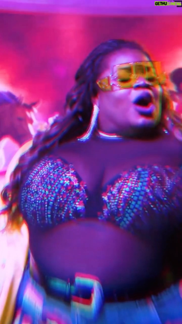 Jojo Todynho Instagram - Chegou a hora de vocês conferirem #TiroDeBom! 🤠 Nosso tiro tá no ar na sua plataforma de música favorita e com clipão no youtube. Quem aí vai ouvir muito? Fala pra gente!