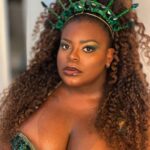 Jojo Todynho Instagram - É Tropicália, tropicana, cajuína. ✨💚🤍✨ Make: @raquelvalentiny_makeup Hair: @ricardinhopro Look: @atelier_alanvieira @thiagosetra Sambódromo da Marquês de Sapucaí