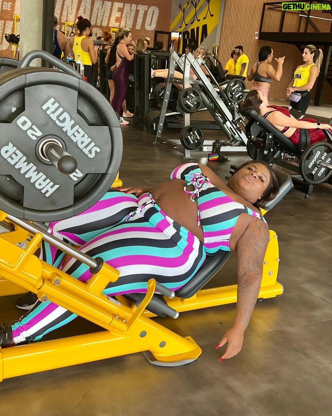 Jojo Todynho Instagram - A palavra IMPOSSÍVEL não existe no meu vocabulário. 🏋🏾♀️✨ Agora e antes.