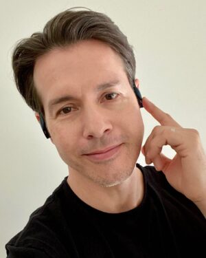 Jon Seda Instagram - “Can you hear me now?” #Fun #press day for Season 2 of #LaBrea premiering Sept. 27th on @NBC 9/8c. @universaltv #fyp #instagood #instalike #actor #scifi