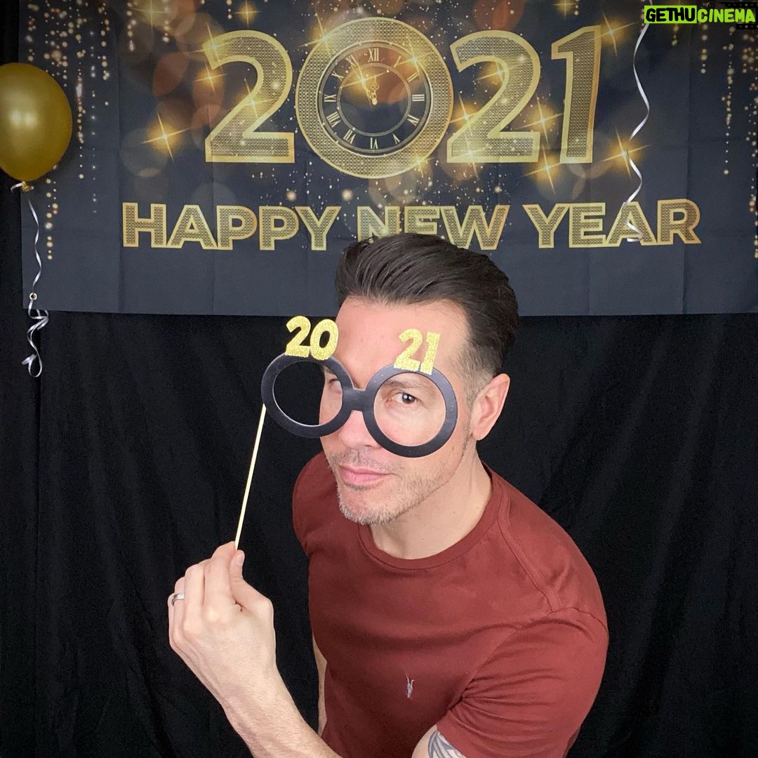 Jon Seda - 40.7K Likes - I see the future and it looks bright! Happy New Year everyone! 👊🏻
