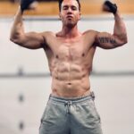 Jon Seda Instagram - Alright 50 let’s see what you got!! #onechicago #labrea @nbc #fyp #instagood #instalike #muscle #fitness