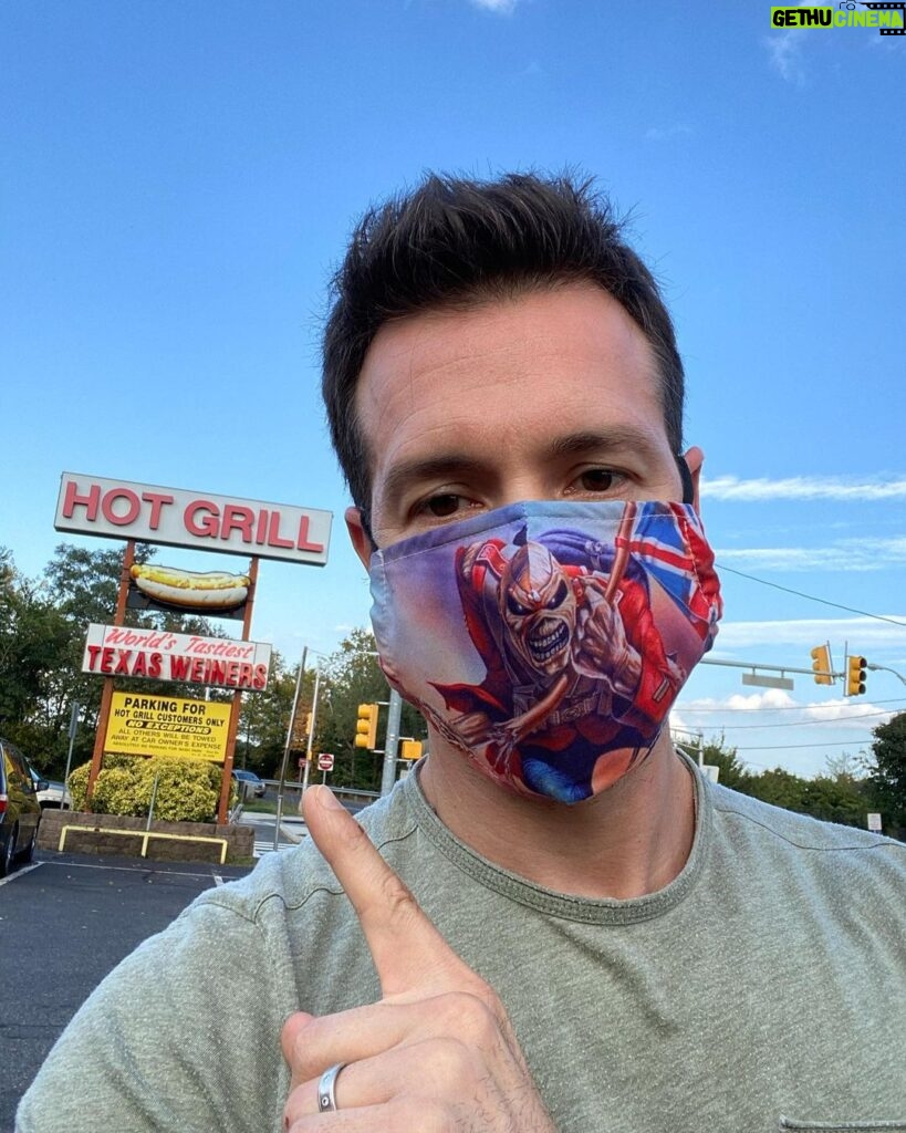 Jon Seda Instagram - Stopped by the old neighborhood... I couldn’t resist! #Cliftonites know what I’m talking about! 😉 #TheHotGrillClifton #NJ