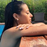 Jonathan Zidane Instagram - Joyeux anniversaire à toi la femme qui a su m’écarter du mauvais pour me tirer vers le bon, à toi qui fait que tout les jours à la maison je me sente comme dans un nuage, toi qui éduque nos enfants à la perfection et surtout toi qui me donne tant d’amour au quotidien. Je remercierai jamais assez dieu de t’avoir mis sur mon chemin. J’aurais pas imaginé meilleure vie qu’a t’es coté ma reine 👑 Je t’aime @racha_lz ☝️❤️
