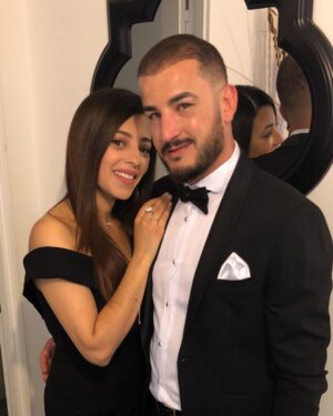Jonathan Zidane Instagram - Joyeux anniversaire à toi la femme qui a su m’écarter du mauvais pour me tirer vers le bon, à toi qui fait que tout les jours à la maison je me sente comme dans un nuage, toi qui éduque nos enfants à la perfection et surtout toi qui me donne tant d’amour au quotidien.
Je remercierai jamais assez dieu de t’avoir mis sur mon chemin.
J’aurais pas imaginé meilleure vie qu’a t’es coté ma reine 👑 
Je t’aime @racha_lz ☝️❤️