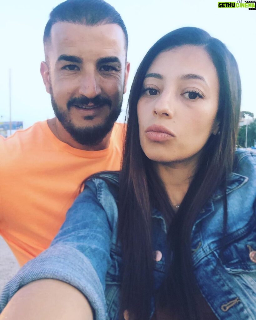 Jonathan Zidane Instagram - Ma petite femme @racha_lz et moi vous souhaitons de passer de bonnes vacances ✊️🙏❤️ Carry-le-Rouet
