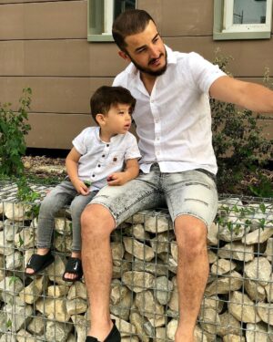 Jonathan Zidane Instagram - Mon petit Zayn ce soir après 29 ans on va remarquer l’histoire 🇩🇿💪 c’est des moments forts ça !
#dz #algeria
